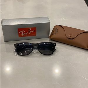 Ray-Ban New Wayfair Classic Sunglasses